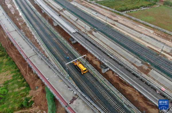 免息股票配资 西康高铁正式启动全线铺轨